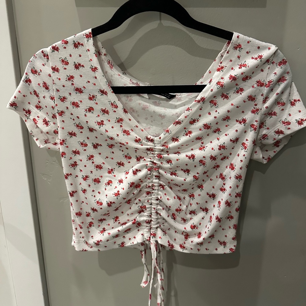 White Crop Top. USED — In excellent condition. No stains or flaws!